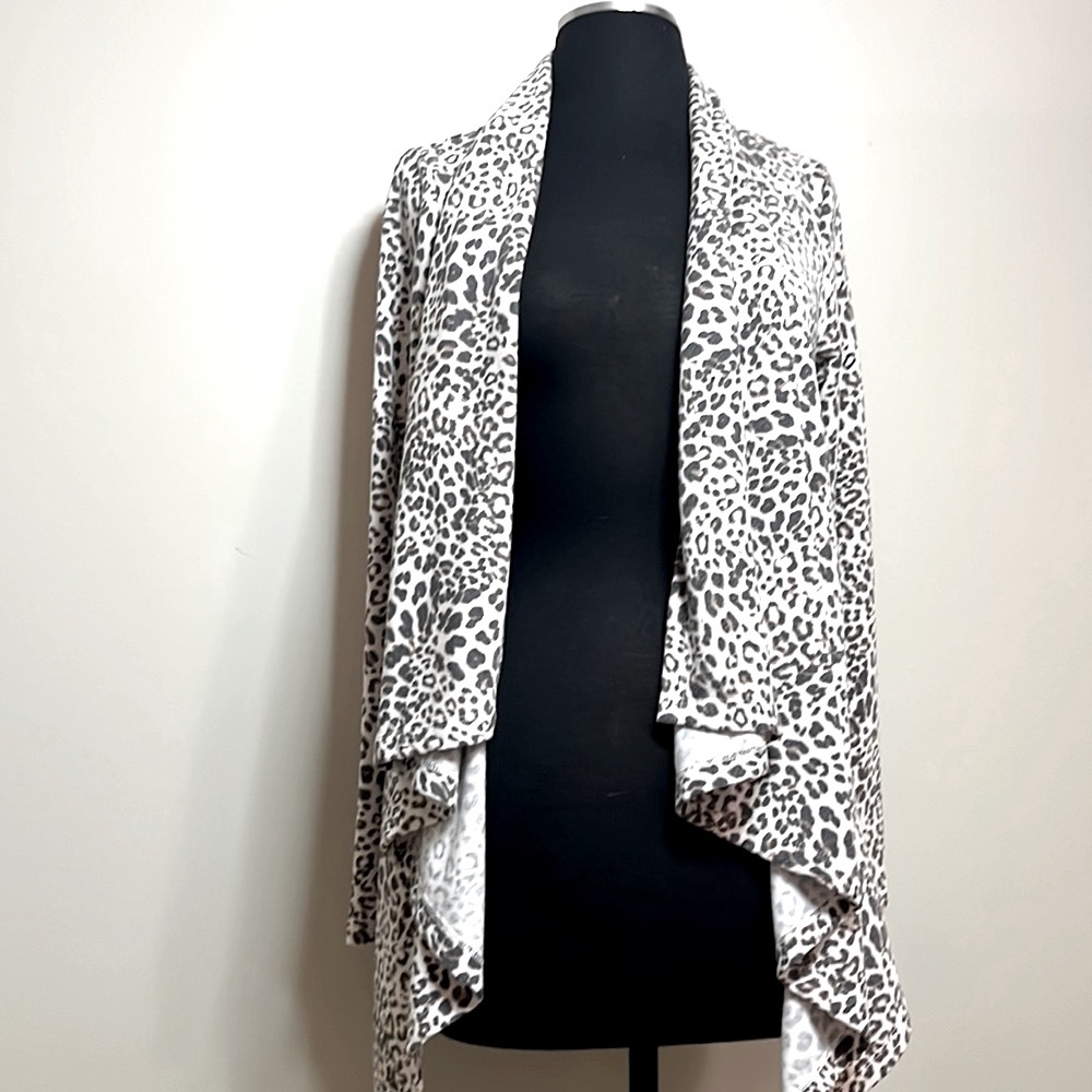 Nwot Bobeau shrug size small! Leopard print wear draped waterfall style or wrap - Picture 1 of 6